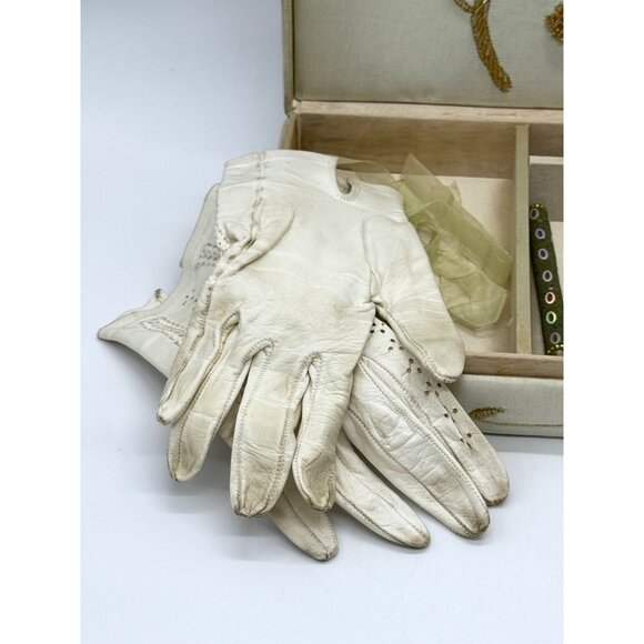 Vtg. Embroidered and Beaded Stationery Box w/Pen, White Leather Driving Gloves - Picture 8 of 10